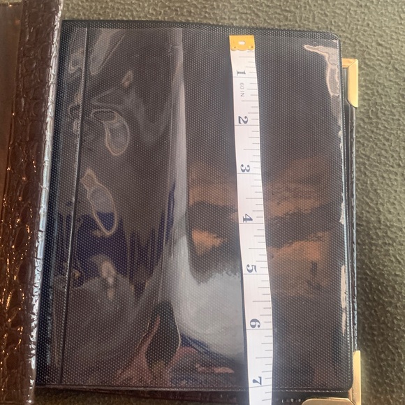 New brown embossed photo album. 100 double-sided pages. Hold 5” x 7” photos. - Picture 12 of 12